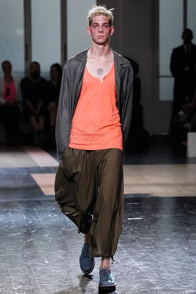 Look 15